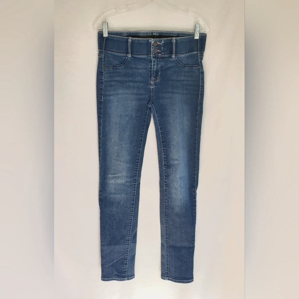 APT 9 Straight Leg Jeans, Size 6